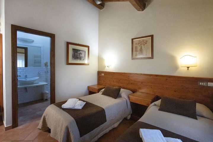 Room 17 of 185