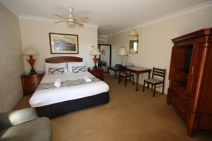 Room 4 of 42