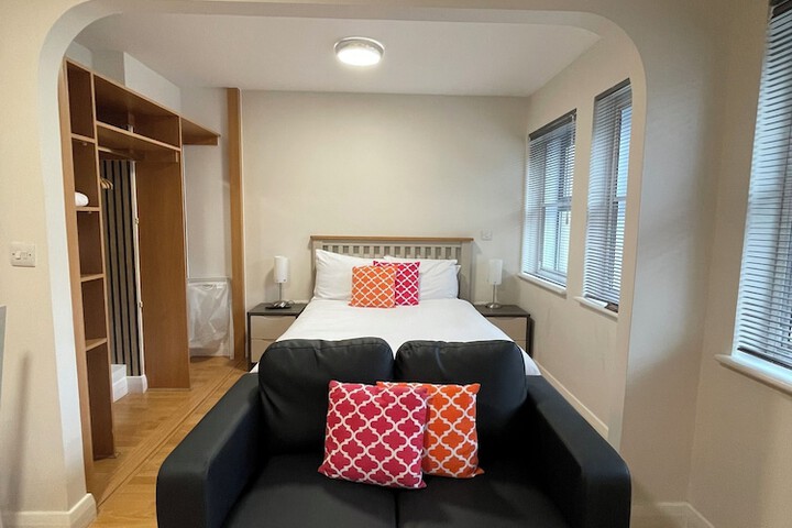 Room 15 of 28