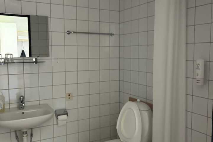 Room 35 of 84