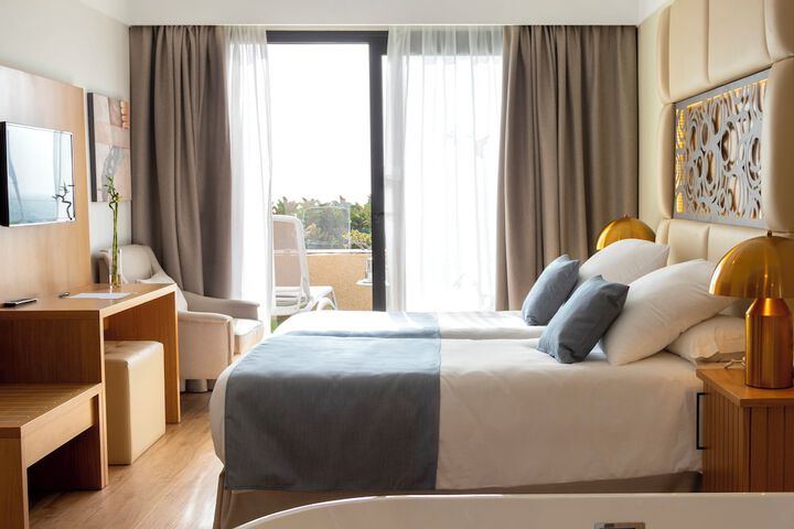 Room 4 of 30