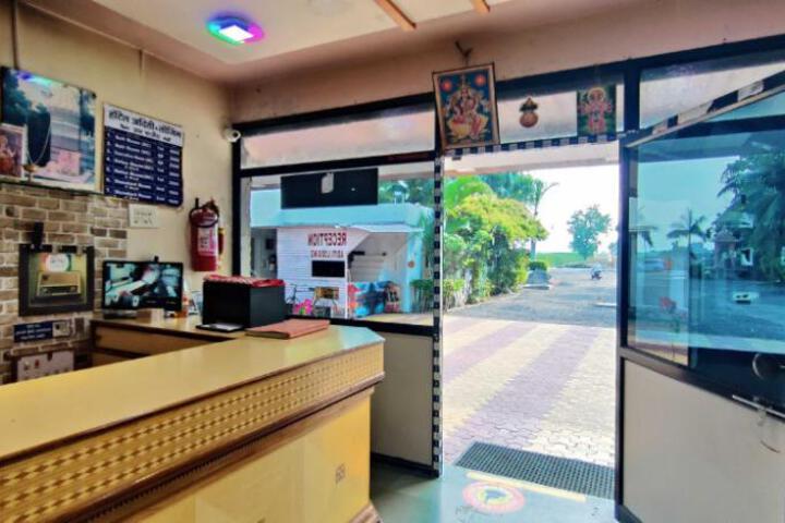 OYO Hotel Aditi Lodging