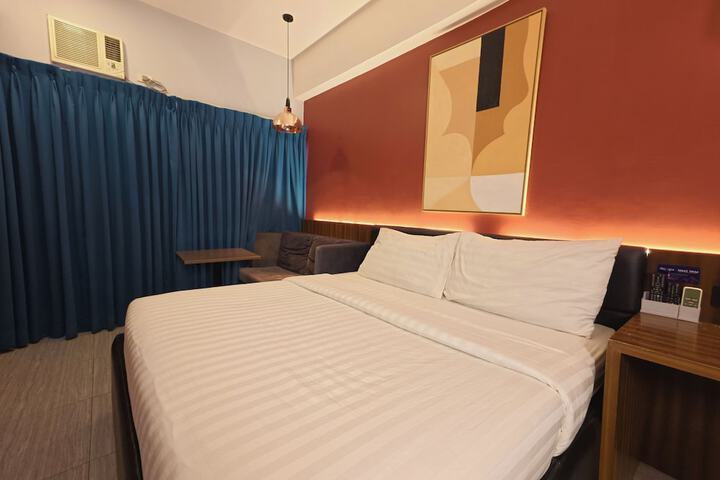 Room 7 of 28