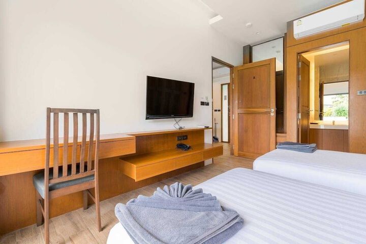 Room 5 of 132