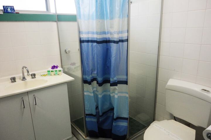 Room 6 of 12