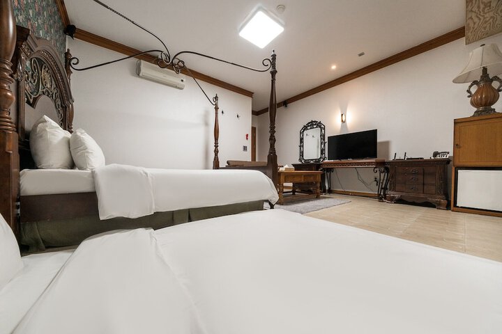 Room 18 of 55