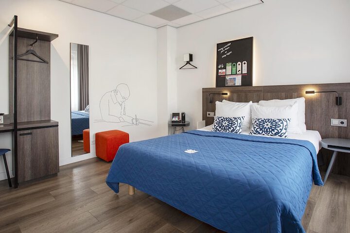 Room 7 of 35