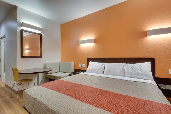 Room 4 of 59