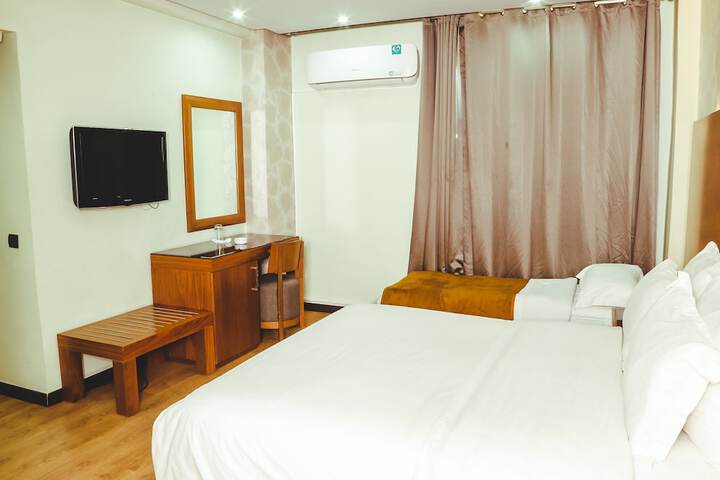 Room 7 of 18