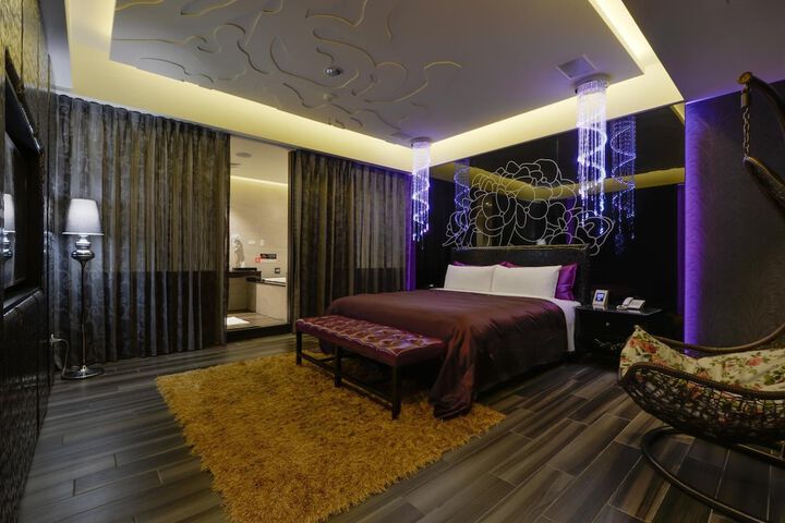 Room 19 of 59