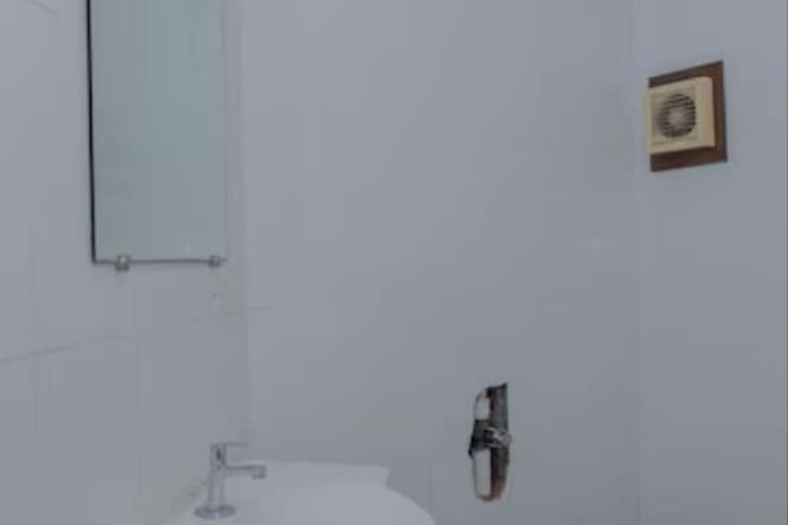 Room 16 of 24