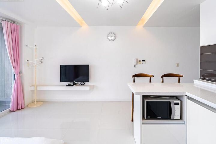 Room 10 of 73