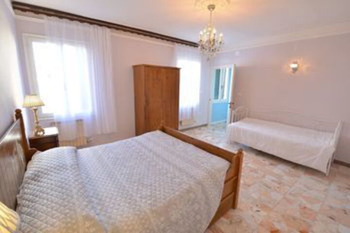 Room 17 of 25