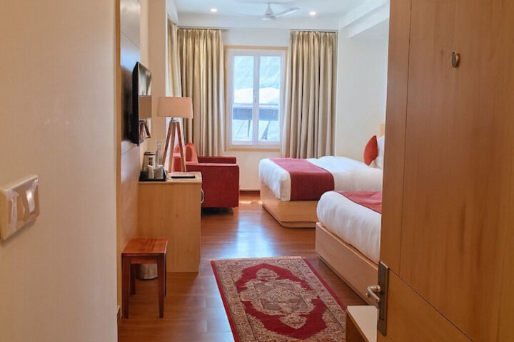Room 6 of 38