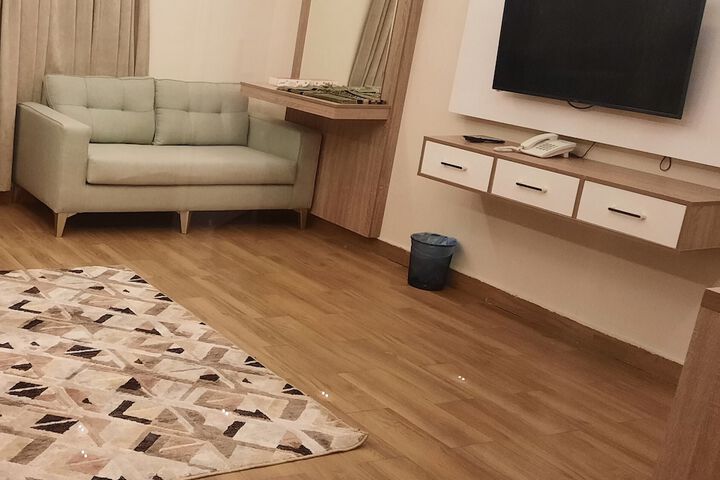 Room 12 of 17