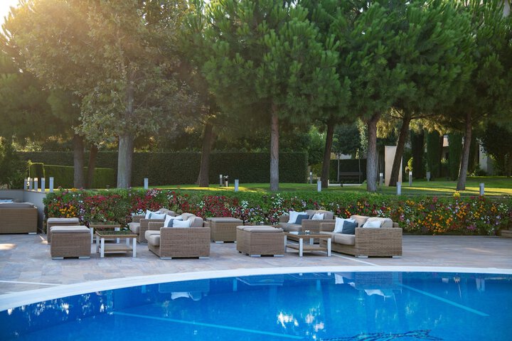 Pool 253 of 400
