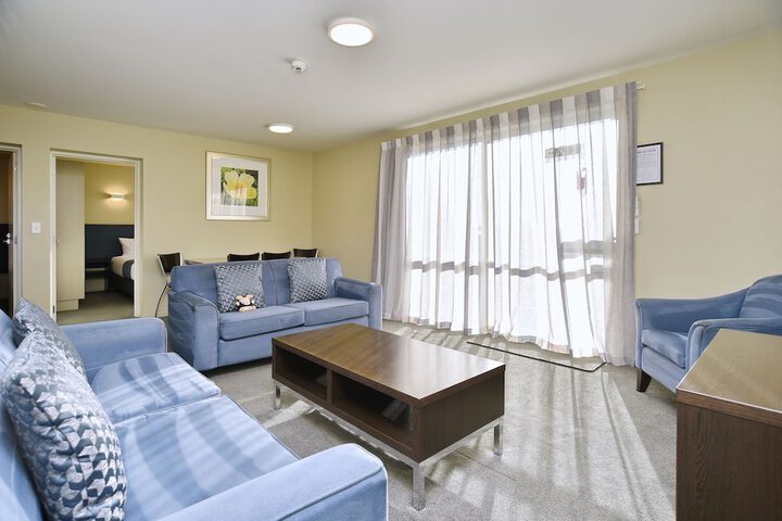 Room 33 of 196
