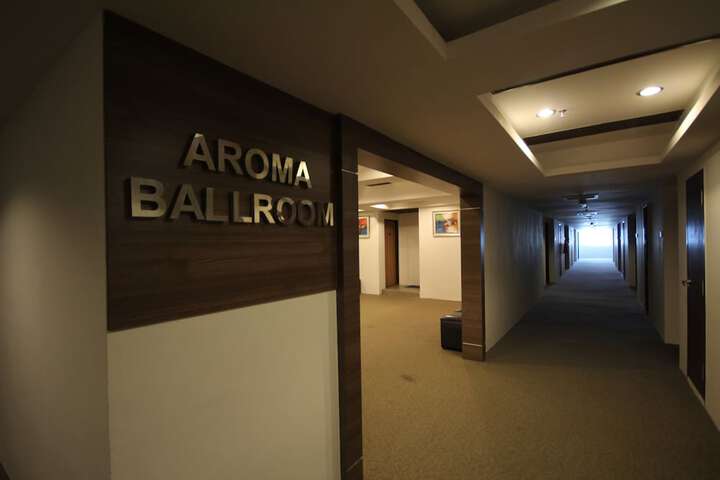 Ballroom/Hall 24 of 31