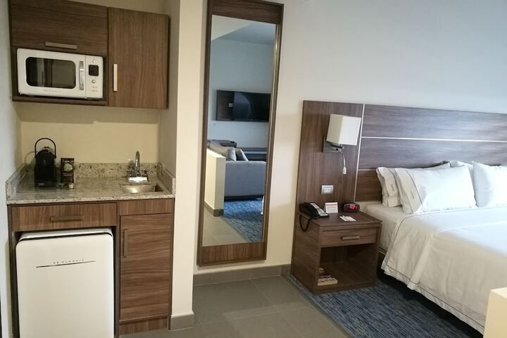 Room 13 of 87