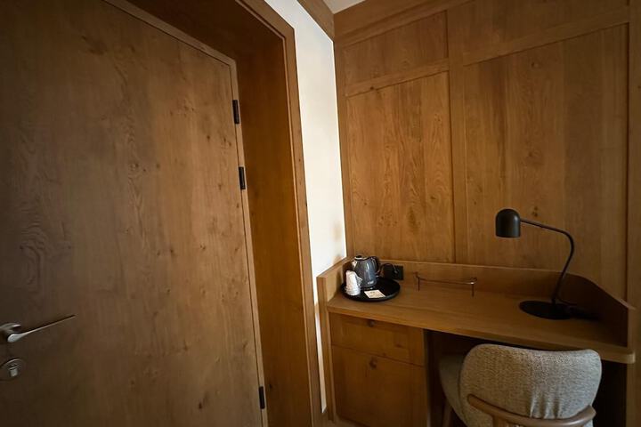 Room 40 of 106