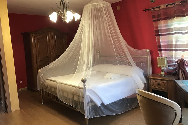 Room 11 of 18