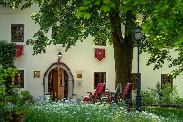 Hotel Exterior 42 of 49