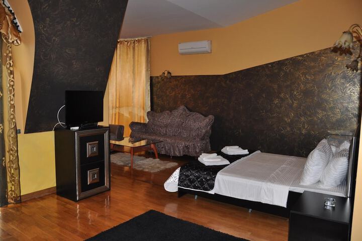 Room 10 of 46