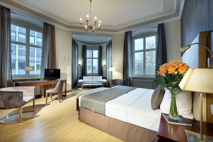 Room 17 of 53