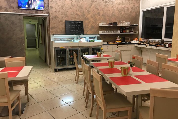 Dining 36 of 65