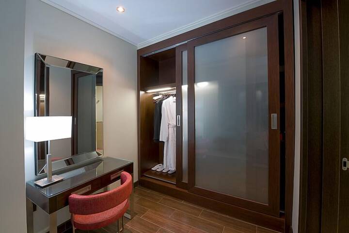 Room 17 of 32