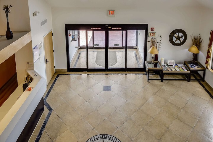 Hotel 4 of 27