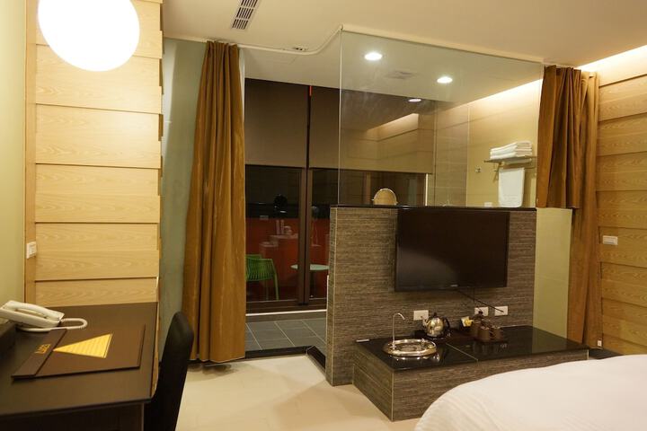 Room 30 of 48