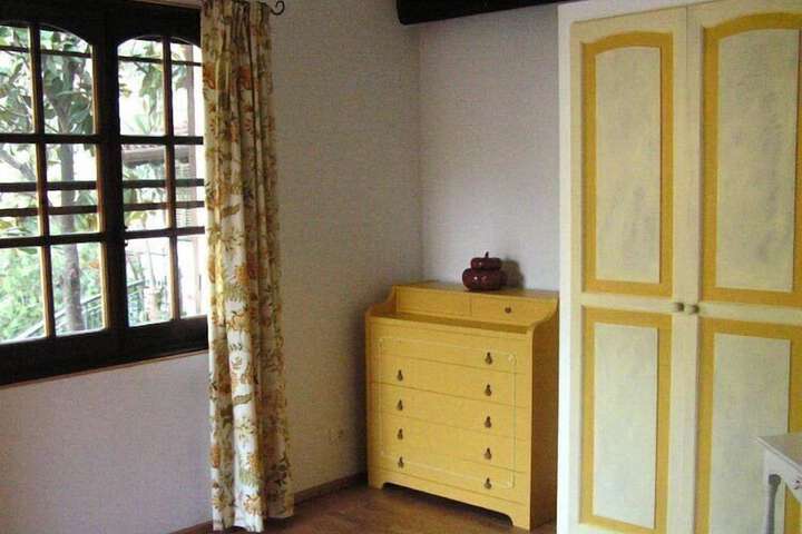 Room 11 of 24