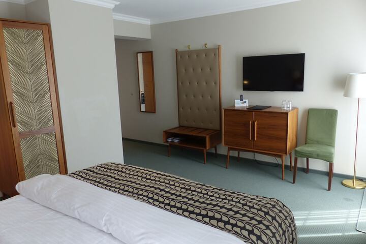 Room 6 of 85