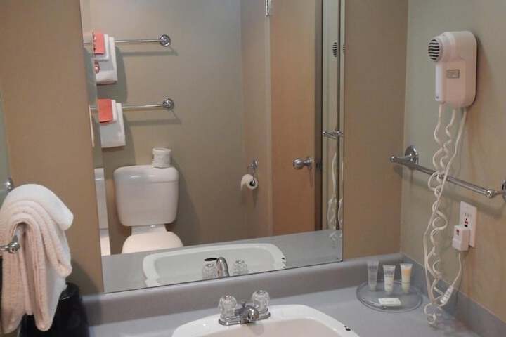 Room 10 of 24