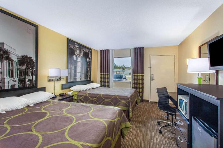 1 Queen Bed Mobility Accessible (13 of 18)