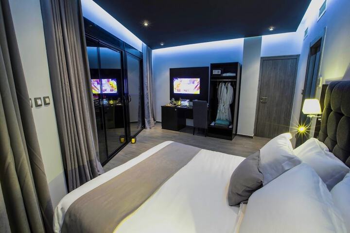 Room 5 of 19