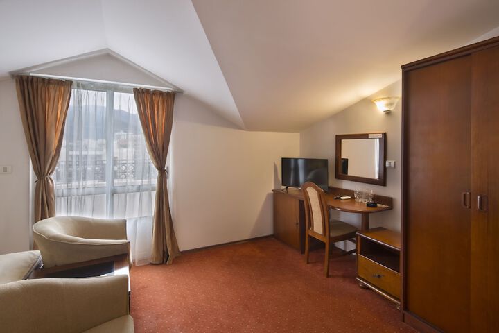 Room 30 of 95