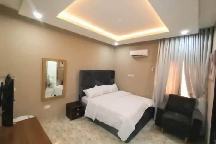 Room 10 of 43