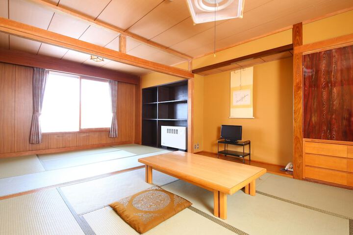 Room 13 of 80