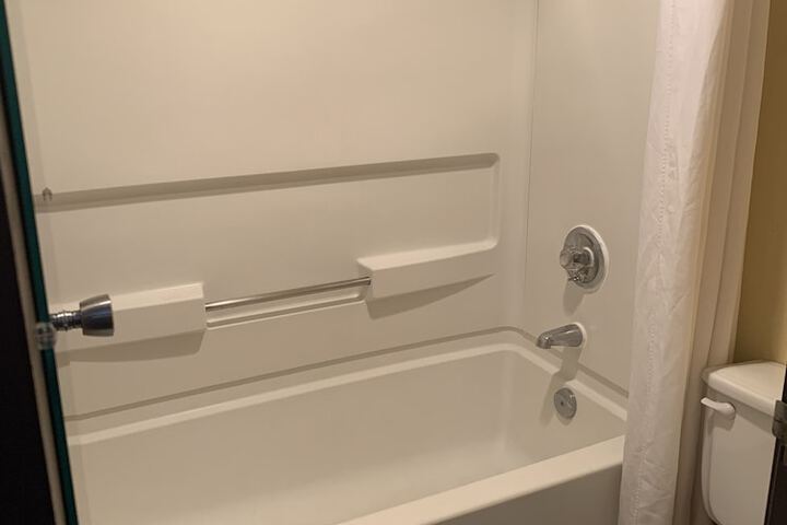 1 Queen Bed (13 of 15)