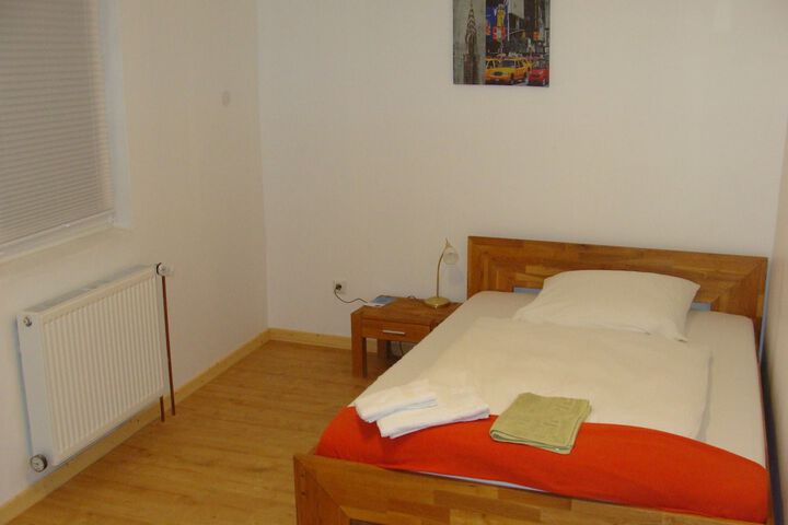 Room 5 of 32