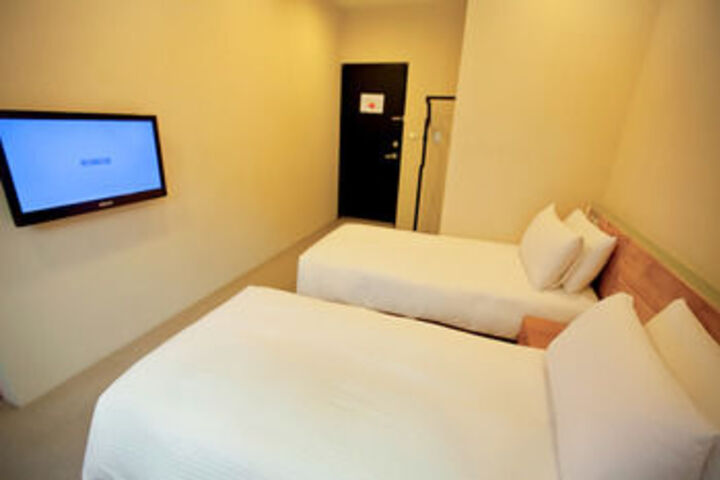 Room 15 of 33