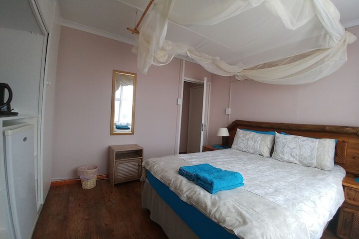 Room 6 of 50
