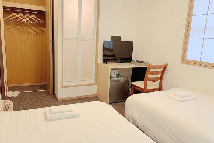 Room 10 of 34