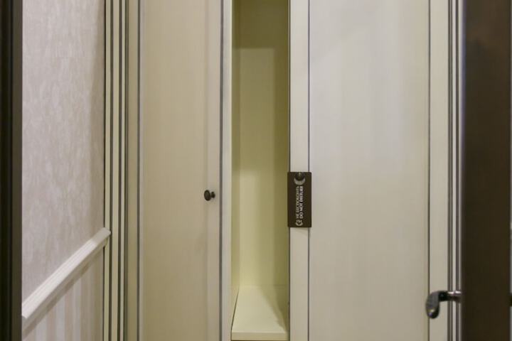 Room 25 of 37