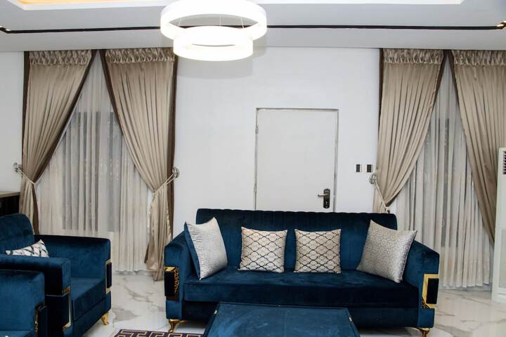 Room 32 of 46