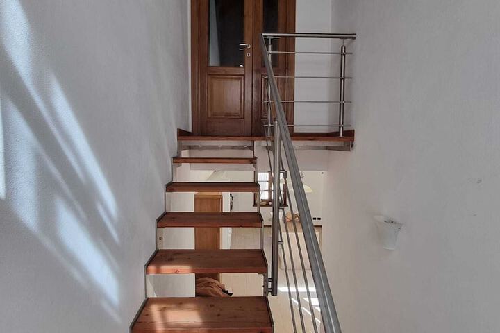Room 6 of 11