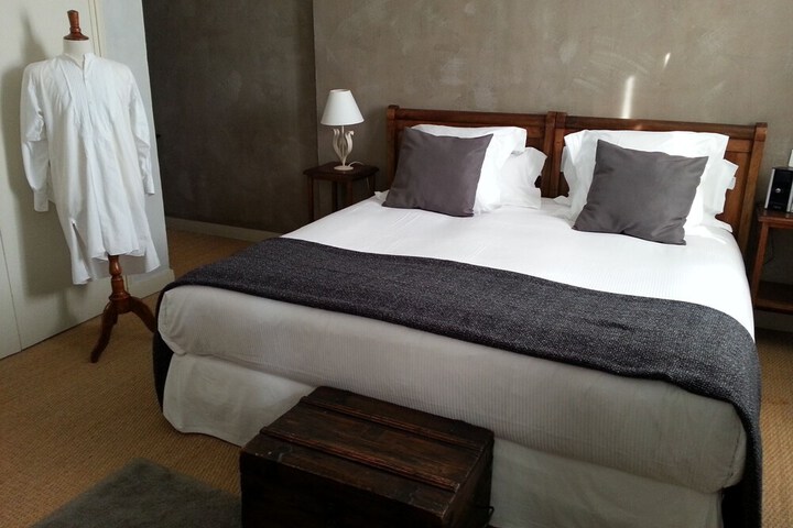 Room 7 of 32