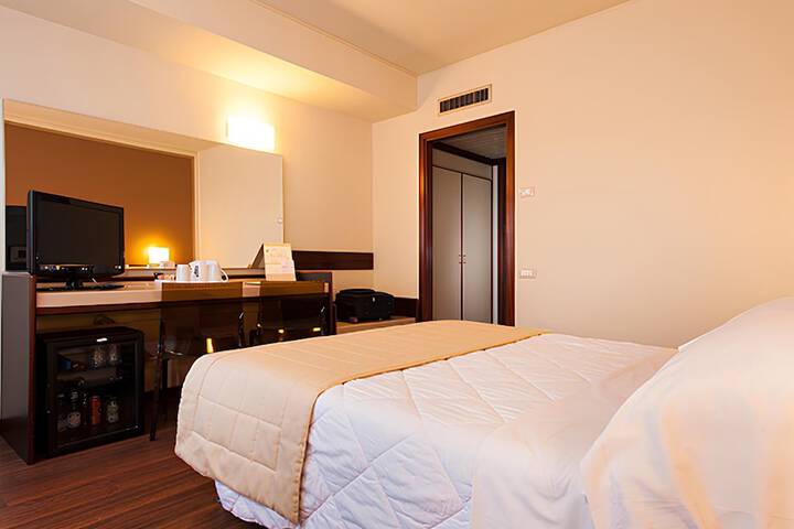 Room 30 of 80